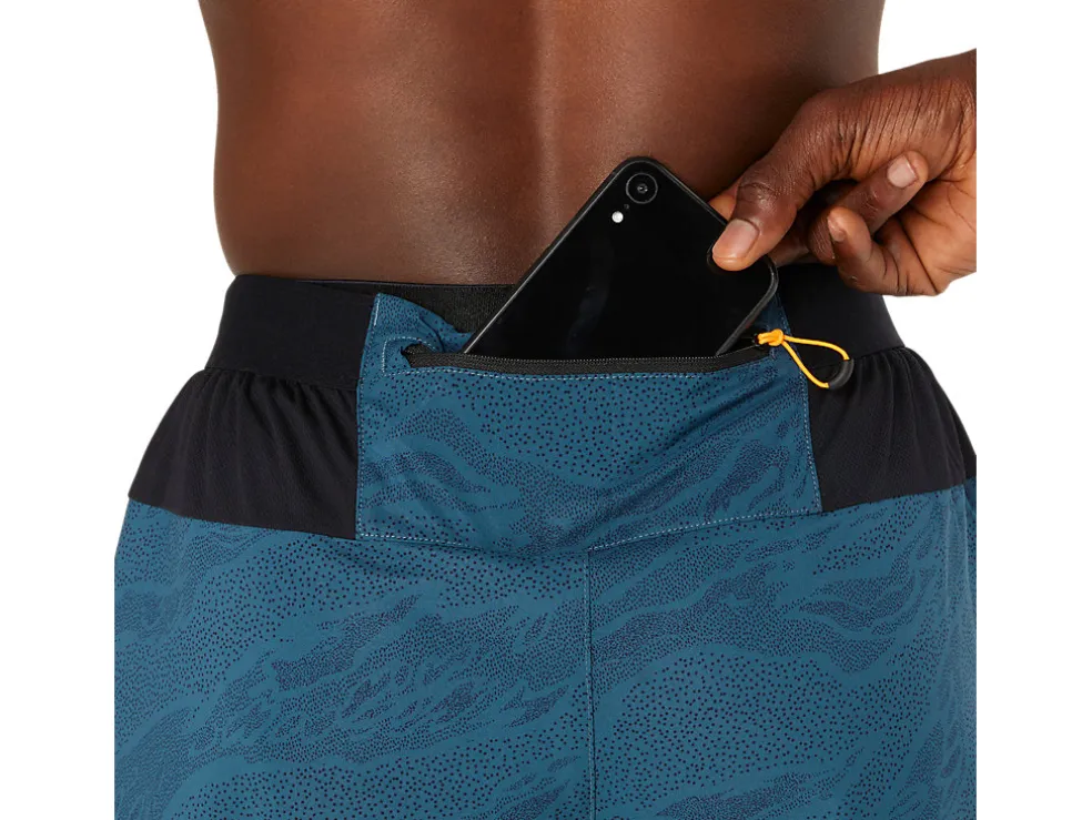 Kleding | Trail running>ASICS FUJITRAIL ALL OVER PRINT 5IN SHORT Magnetic Blue/Performance Black